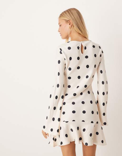 ASOS DESIGN - Vestito corto in raso a pois con maniche a pipistrello e vita scesa, 3 di 4