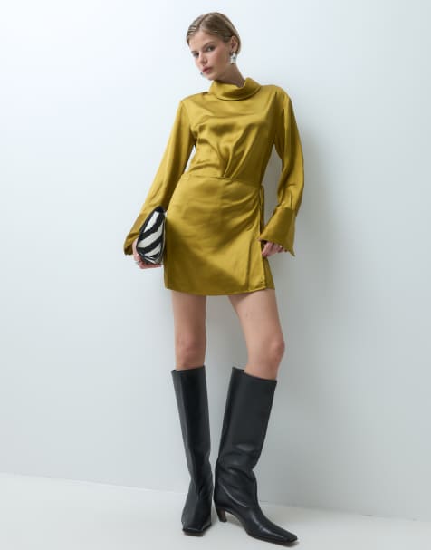 ASOS DESIGN vestito corto in raso accollato con gonna a portafoglio in ocra - view 1