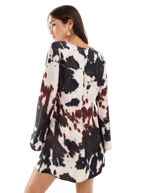 ASOS DESIGN - Vestito corto in raso con stampa pezzata e maniche a pipistrello, 2 di 4