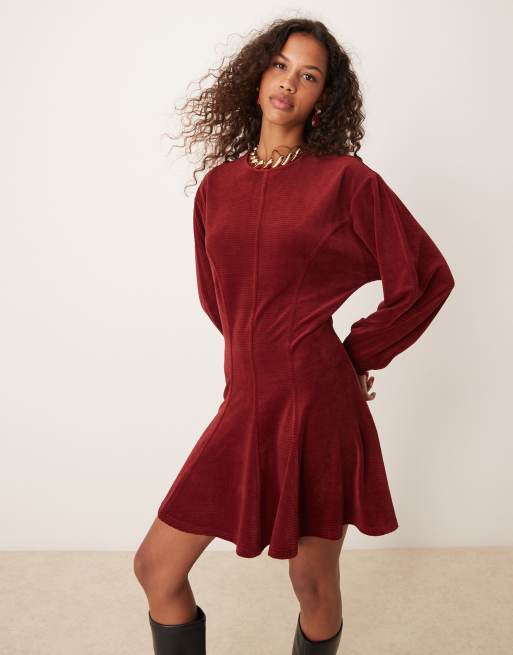 ASOS DESIGN - Vestito corto in velluto a coste pesante color ruggine con apertura a goccia sul retro e fondo svasato