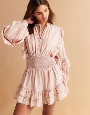 ASOS DESIGN - Vestito corto in voile color rosa slavato con vita arricciata e volant sull'orlo