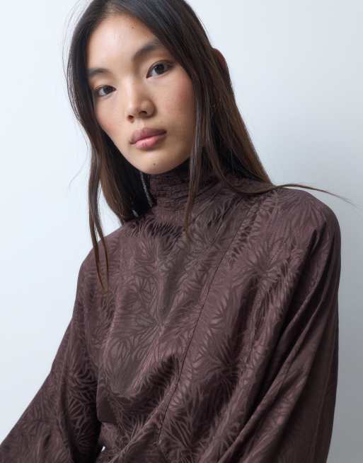 ASOS DESIGN vestito corto jacquard satinato accollato con maniche a pipistrello marrone, 5 di 5