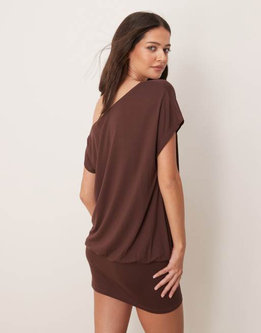 ASOS DESIGN - Vestito corto marrone a maniche corte ampio con spalla scoperta, 3 di 4