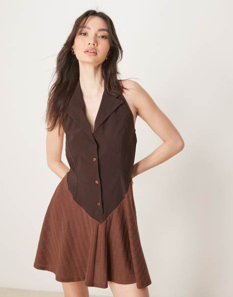 ASOS DESIGN - Vestito corto marrone allacciato al collo con bottoni - view 1