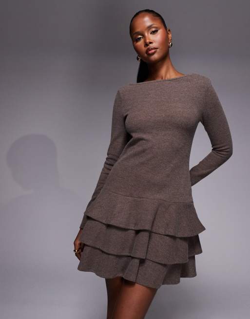 ASOS DESIGN - Vestito corto morbidissimo a maniche lunghe color caffè con gonna a ruota a balze