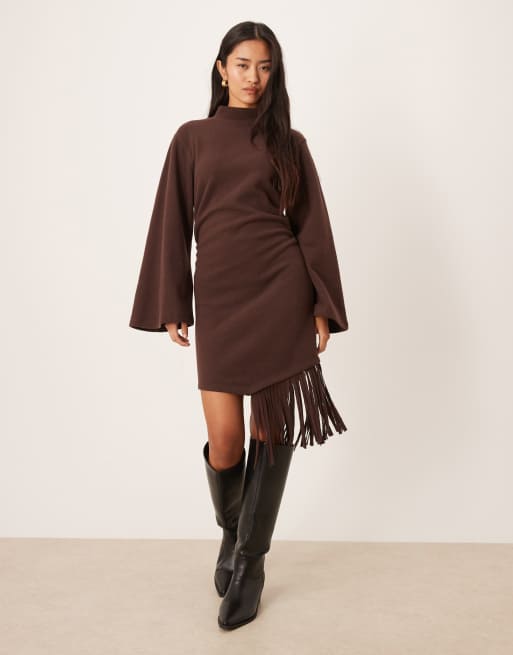 ASOS DESIGN - Vestito corto morbidissimo accollato color cioccolato con frange