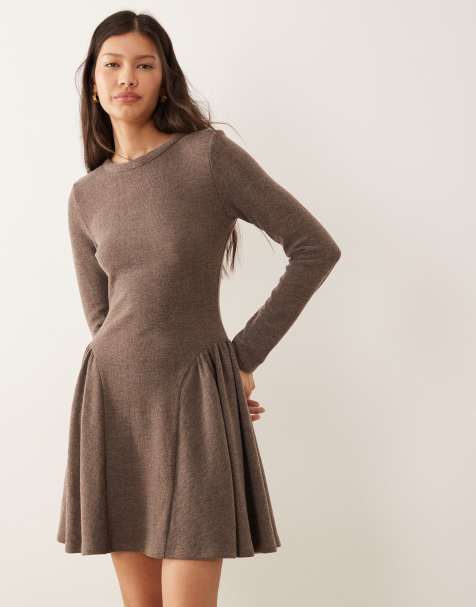 ASOS DESIGN - Vestito corto morbidissimo color cioccolato con maniche lunghe e fondo godet - view 1