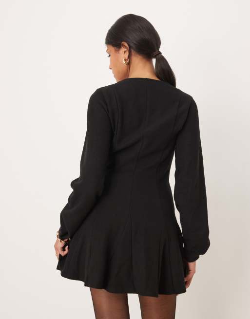 ASOS DESIGN - Vestito corto morbidissimo con corpino aderente, scollo a V e gonna svasata nero, 4 di 4
