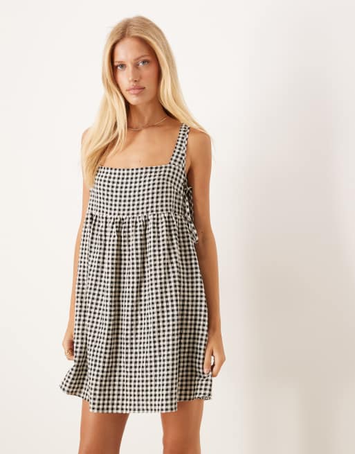 ASOS DESIGN - Vestito corto nero a quadretti stile babydoll con laccetti laterali, 3 di 4