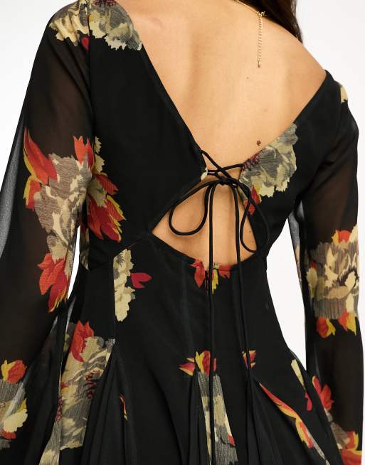 ASOS DESIGN - Vestito corto nero con gonna godet e maniche asimmetriche a fiori su base nera, 2 di 4