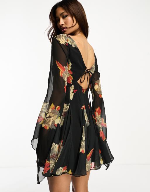 ASOS DESIGN - Vestito corto nero con gonna godet e maniche asimmetriche a fiori su base nera, 3 di 4