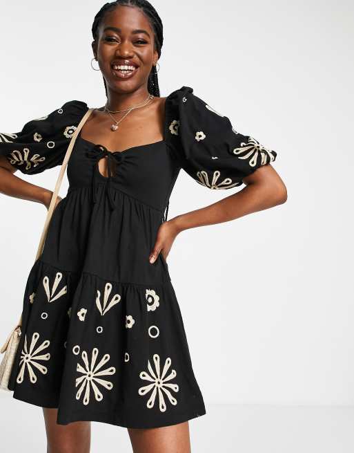 ASOS DESIGN Vestito corto nero con ricamo color crema e maniche