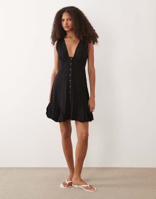 ASOS DESIGN - Vestito corto nero con scollo a V, bottoni, finiture in pizzo e godet, 2 di 4