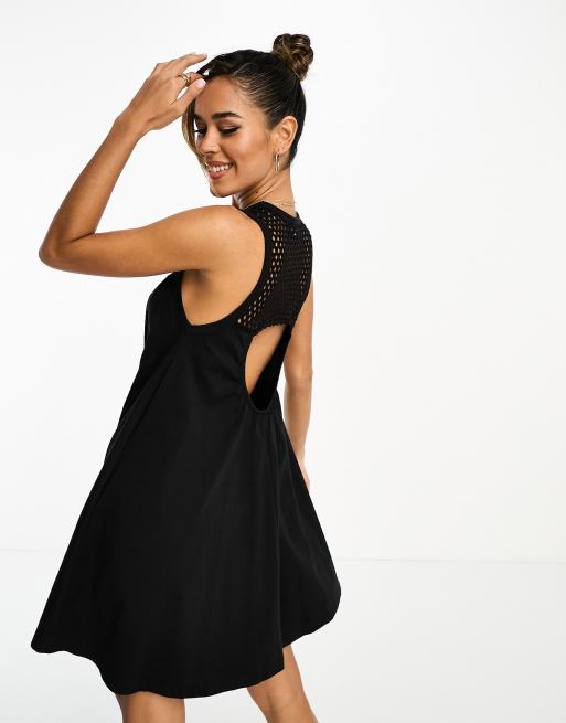 ASOS DESIGN - Vestito corto nero senza maniche con dettaglio all'uncinetto sul collo