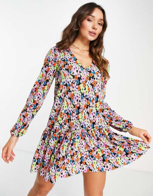 ASOS DESIGN - Vestito corto plissé a maniche lunghe con scollo a V e stampa a fiori vivace 
