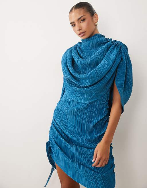 ASOS DESIGN - Vestito corto plissé con maniche a mantella asimmetriche blu ottanio, 3 di 4