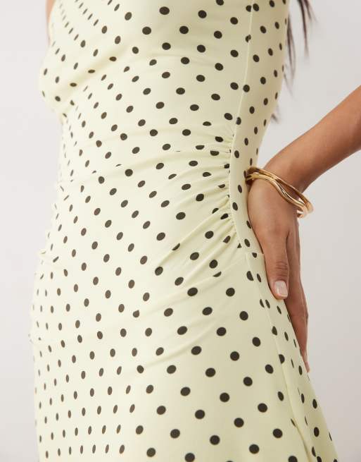 ASOS DESIGN - Vestito corto senza maniche con gonna peplo giallo a pois, 3 di 4