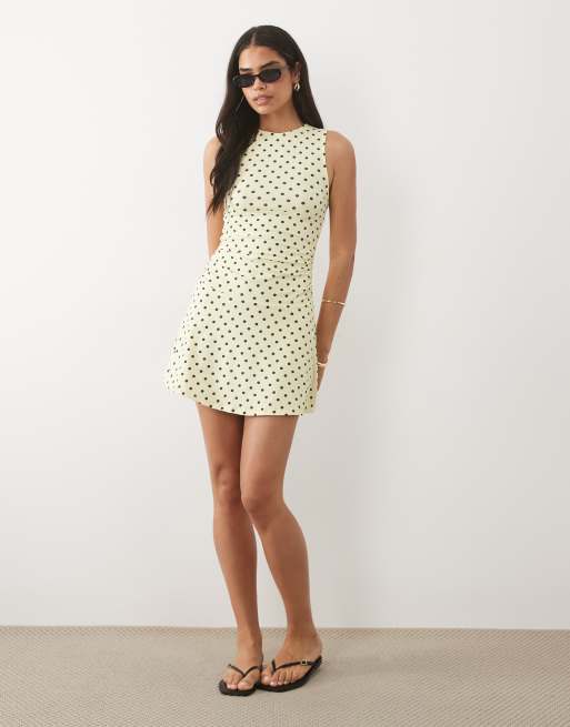 ASOS DESIGN - Vestito corto senza maniche con gonna peplo giallo a pois, 4 di 4