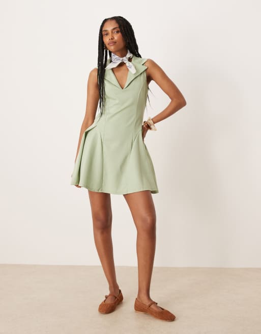 ASOS DESIGN - Vestito corto senza maniche verde salvia con colletto e fondo a godet, 2 di 4