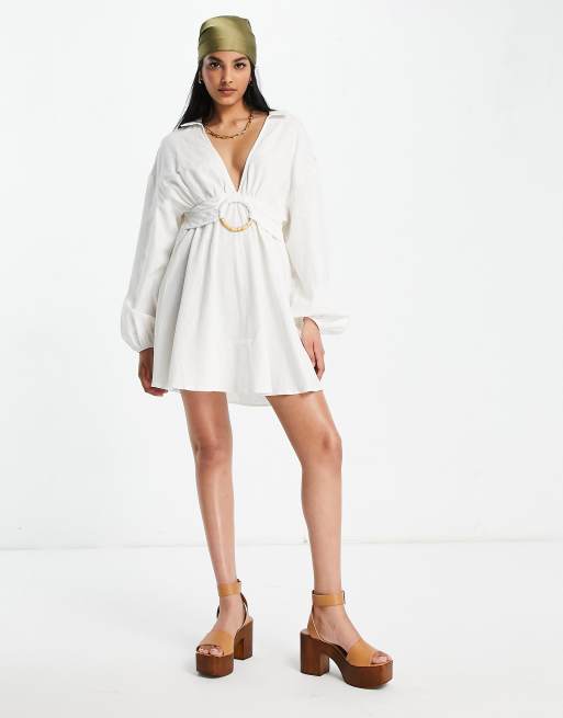 ASOS DESIGN - Vestito corto skater in lino bianco con scollo profondo e dettaglio ad anello
