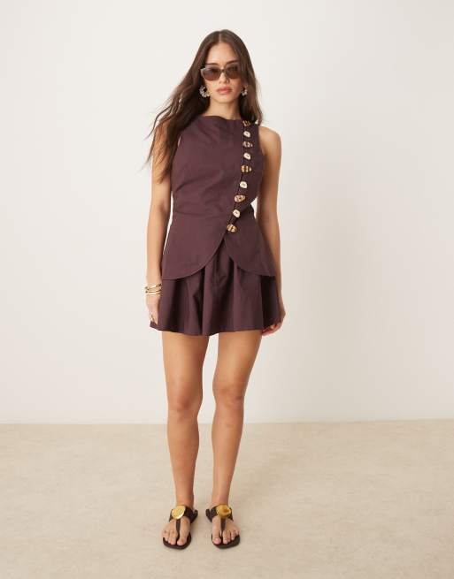 ASOS DESIGN - Vestito corto stile gilet color cioccolato in misto lino con gonna in popeline