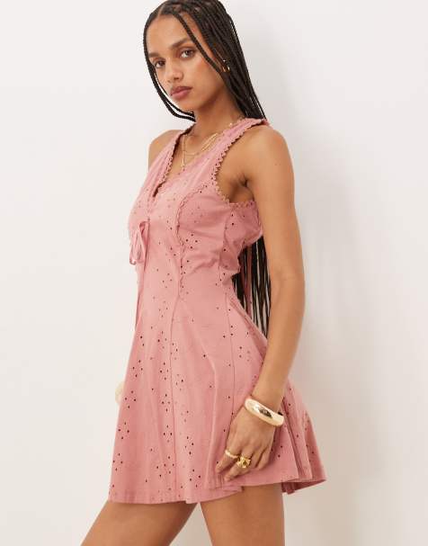 ASOS DESIGN - Vestito corto svasato in pizzo sangallo rosa con scollo a V - view 1