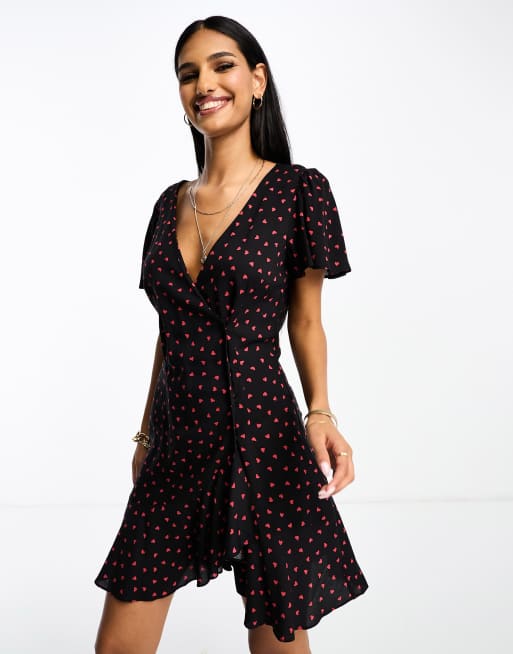 ASOS DESIGN - Vestito da giorno corto a portafoglio nero con stampa di cuori e bottoni