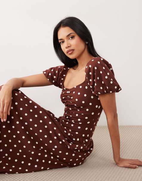 ASOS DESIGN - Vestito da giorno midi arricciato sul davanti color cioccolato a pois - view 1