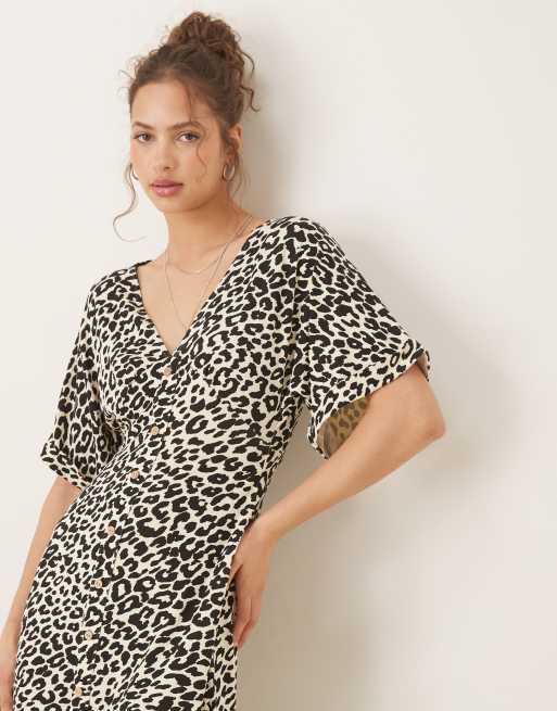 ASOS DESIGN - Vestito da giorno midi con maniche arrotolate e bottoni sul davanti animalier, 3 di 4