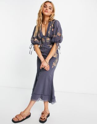 ASOS DESIGN - Vestito da giorno midi in plumetis con fiori ricamati e dettagli nastri