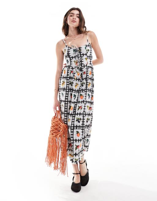 ASOS DESIGN - Vestito da giorno nero a quadretti con stampa di frutta, allacciatura sul davanti e spalline sottili