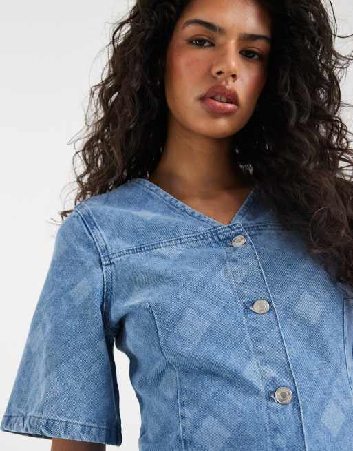ASOS DESIGN - Vestito di jeans a maniche corte con scollo a V e stampa a quadri laser, 4 di 4
