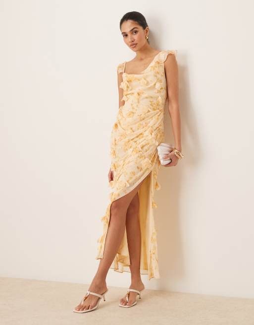 ASOS DESIGN - Vestito drappeggiato a fiori con schiena scoperta, volant sulle maniche, gonna al polpaccio e fiori 3D
