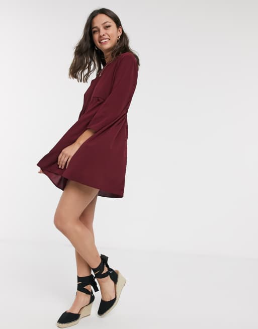 ASOS DESIGN Vestito grembiule a maniche lunghe corto vino