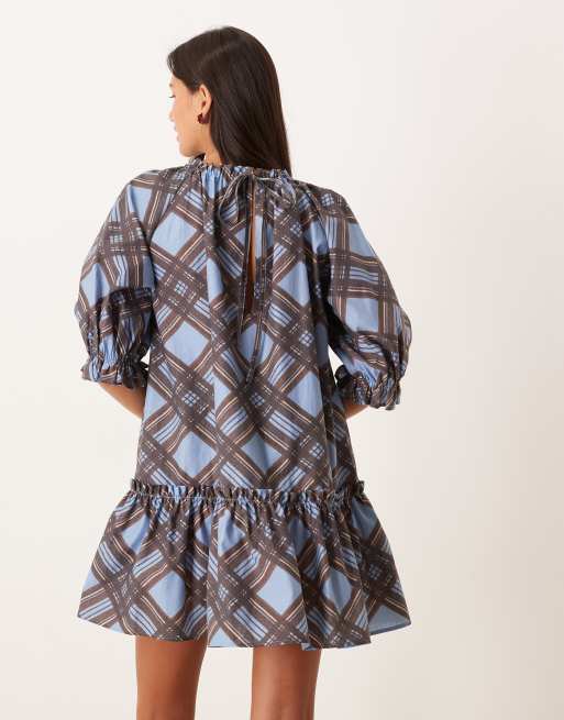 ASOS DESIGN - Vestito grembiule a quadri marroni e blu con orlo peplo, 4 di 4