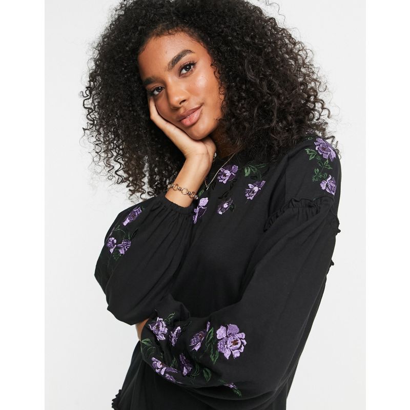 Donna Vestiti casual DESIGN - Vestito grembiule corto nero con volant e ricami viola a fiori