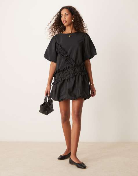 ASOS DESIGN - Vestito grembiule corto nero stile parachute con maniche a sbuffo e volant - view 1