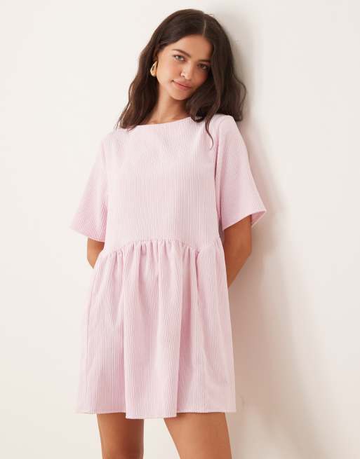 ASOS DESIGN - Vestito grembiule corto stile T-shirt in tessuto a coste color rosa pastello con cuciture a vista