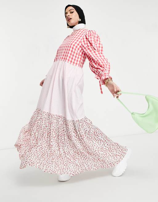 ASOS DESIGN - Vestito grembiule lungo a balze con maniche lunghe e stampa mista a quadretti e a fiori, 3 di 4