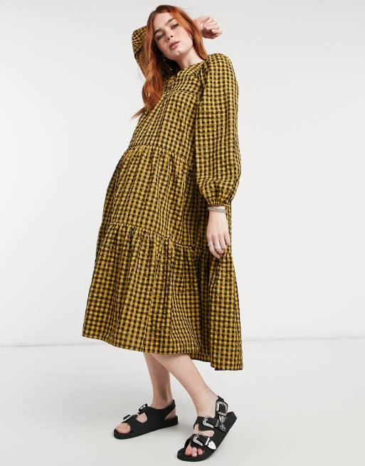 ASOS DESIGN - Vestito grembiule midi a balze testurizzato a quadri, 4 di 4