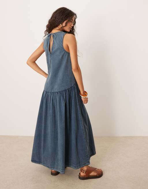 ASOS DESIGN - Vestito grembiule midi blu denim slavato con vita scesa e scollo a barchetta, 3 di 4