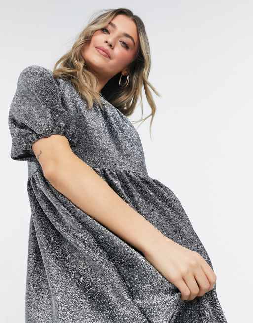ASOS DESIGN - Vestito grembiule midi con arricciature sul collo argento glitterato, 3 di 4