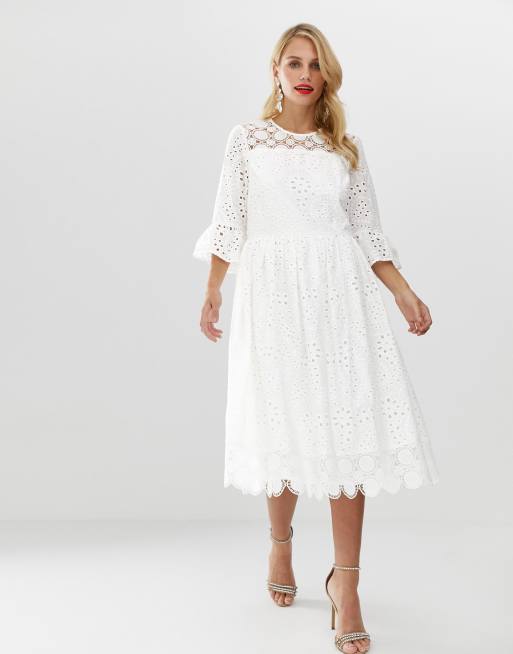 ASOS DESIGN - Vestito grembiule midi in pizzo con maniche svasate