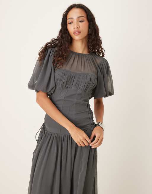 ASOS DESIGN - Vestito grigio antracite in chiffon con maniche a sbuffo e gonna al polpaccio, 2 di 4