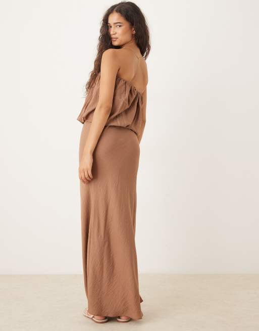 ASOS DESIGN - Vestito lungo a fascia marrone con bustino voluminoso, 3 di 4