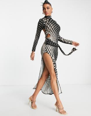 DESIGN - Vestito Lungo A Maniche Lunghe Aperto Dietro Con Spacco Super Alto Bianco E Nero A Pois