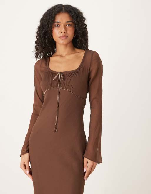 ASOS DESIGN - Vestito lungo a maniche lunghe color cioccolato con bustino arricciato e scollo ampio, 3 di 4