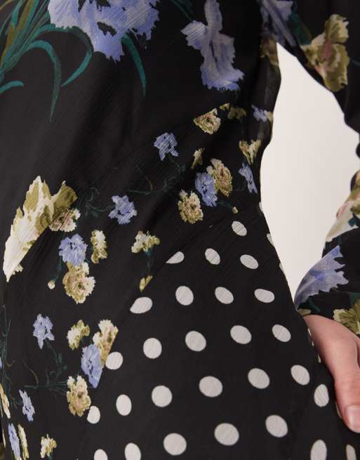 ASOS DESIGN - Vestito lungo a maniche lunghe con scollo a vogatore e fondo godet nero a fiori e pois, 3 di 4