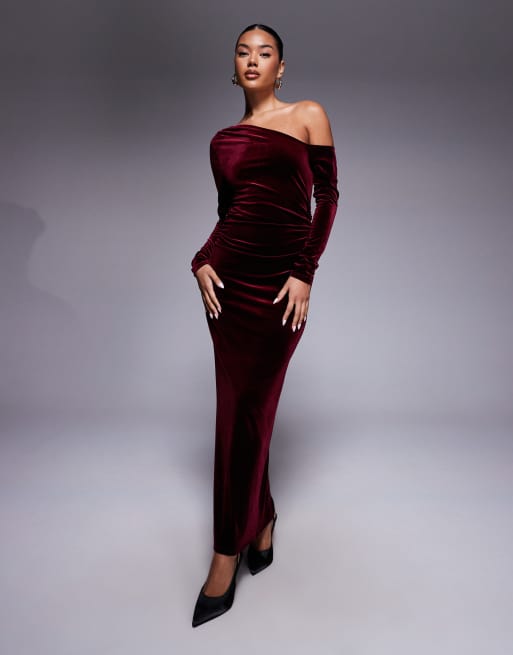 ASOS DESIGN - Vestito lungo a maniche lunghe in velluto color bordeaux con spalle scivolate