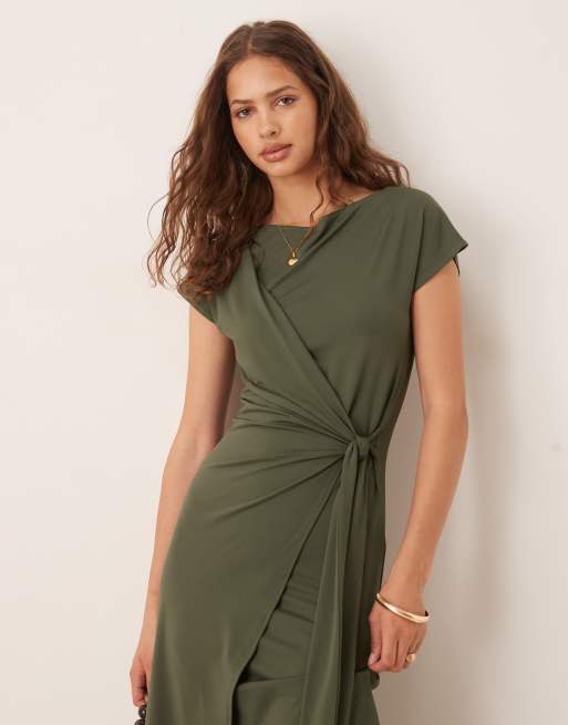 ASOS DESIGN - Vestito lungo a portafoglio verde con maniche ad aletta allacciato sul davanti, 3 di 4